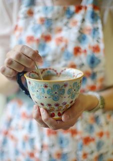 Its 9am: Time for Aunt Daisy & a Cup of Tea!